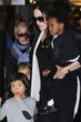 Angelina Jolie mataría si tuviera que defender a su familia, compuesta por el también actor Brad Pitt y sus seis hijos
