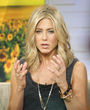 Jennifer Aniston está cansada del triángulo amoroso entre su ex marido y Angelina Jolie