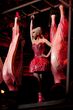 Lady Gaga vuelve a vestirse con carne cruda