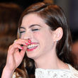 La siempre sonriente Anne Hathaway se consolida como la segunda atriz más rentable para los estudios en la meca del cine