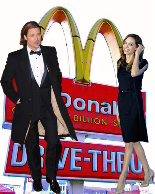 Brad Pitt, Angelina Jolie - Angelina Jolie y Brad Pitt se dejaron ver en un McAuto de Los Ángeles - ¿Para quién serían las hamburguesas? Brad Pitt, Angelina Jolie - Angelina Jolie y Brad Pitt se dejaron ver en un McAuto de Los Ángeles - ¿Para quién serían las hamburguesas?